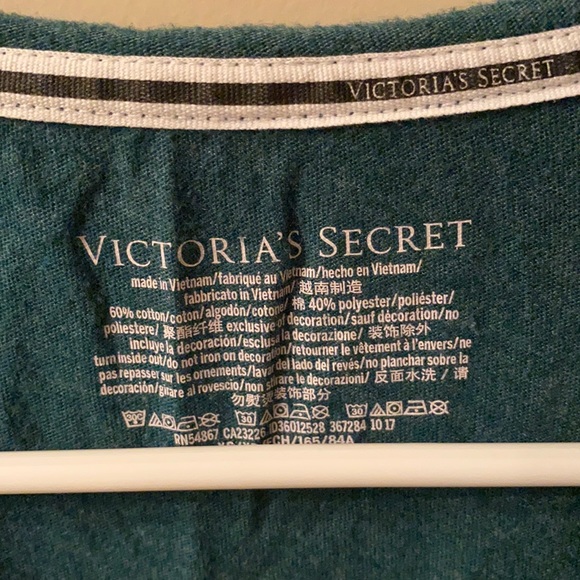 LIKE NEW Victoria’s Secret long-sleeved gold heart soft sleep shirt in green - Picture 3 of 4